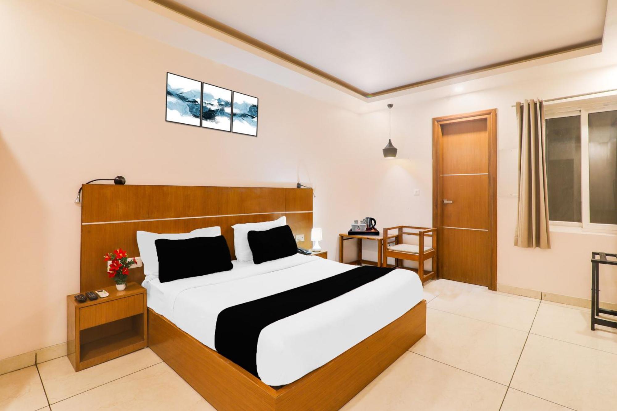 Super Townhouse Viraj Khand Formerly Veridian Inn Chinhat Εξωτερικό φωτογραφία