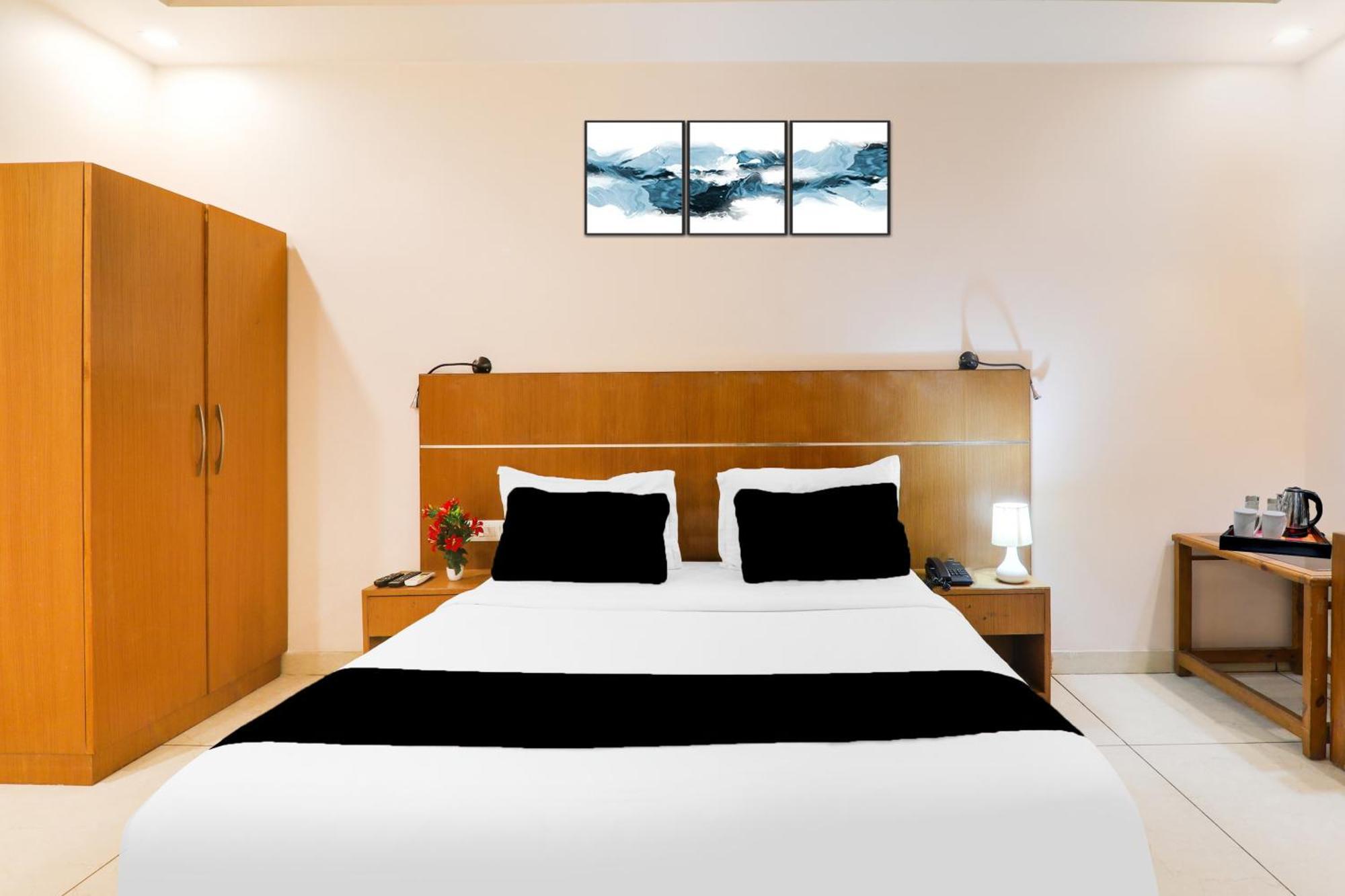Super Townhouse Viraj Khand Formerly Veridian Inn Chinhat Εξωτερικό φωτογραφία