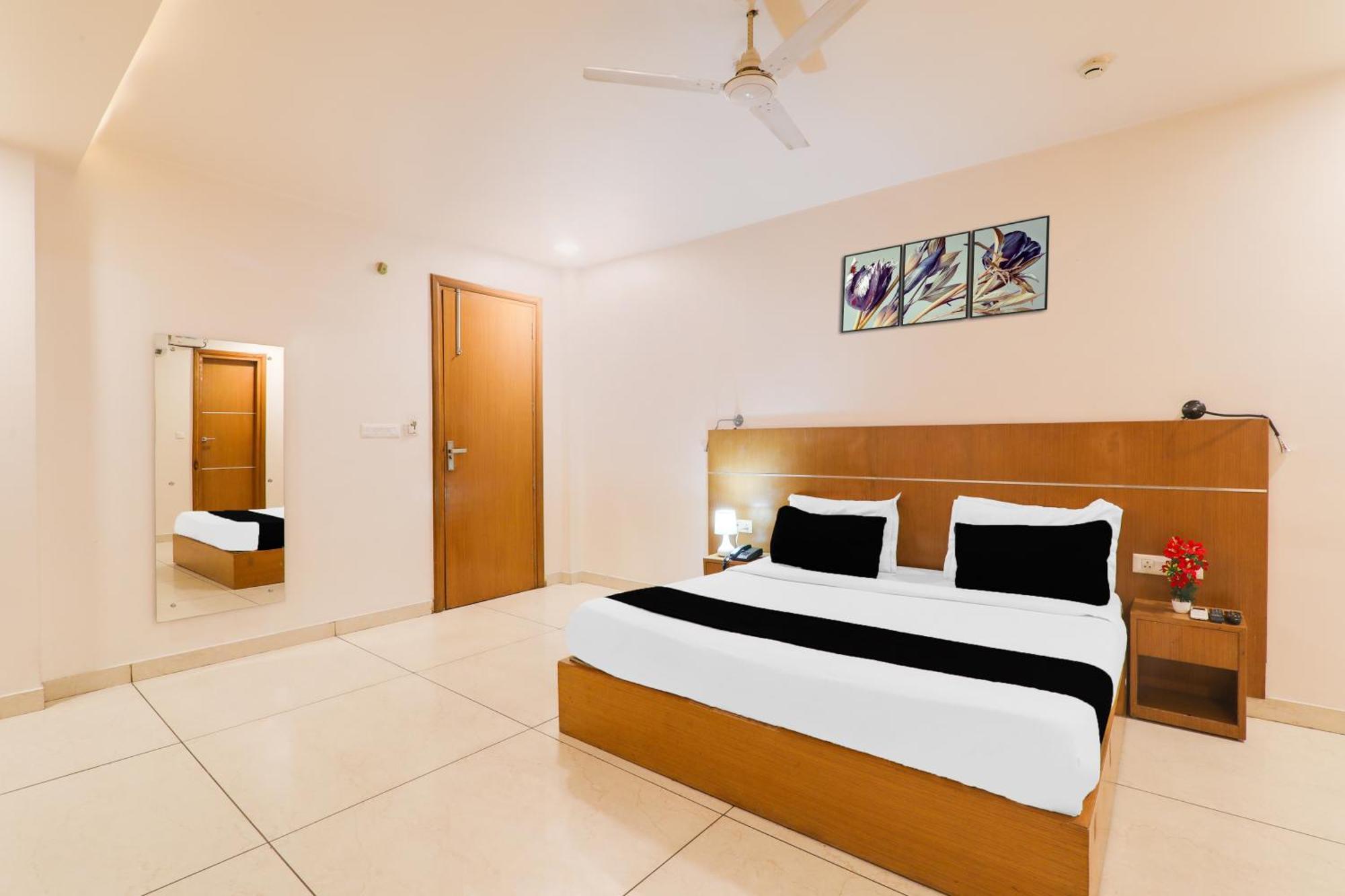 Super Townhouse Viraj Khand Formerly Veridian Inn Chinhat Εξωτερικό φωτογραφία