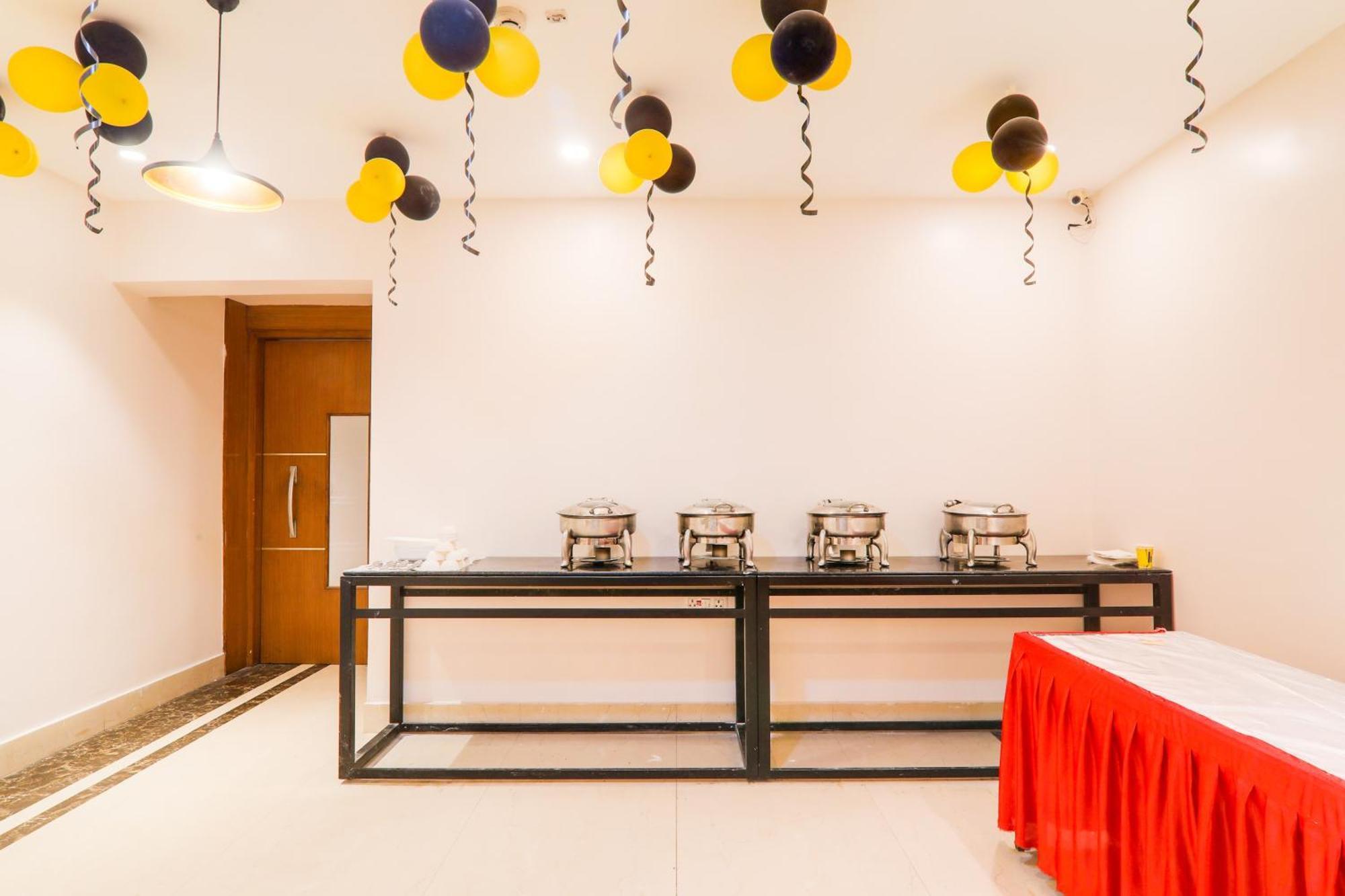 Super Townhouse Viraj Khand Formerly Veridian Inn Chinhat Εξωτερικό φωτογραφία