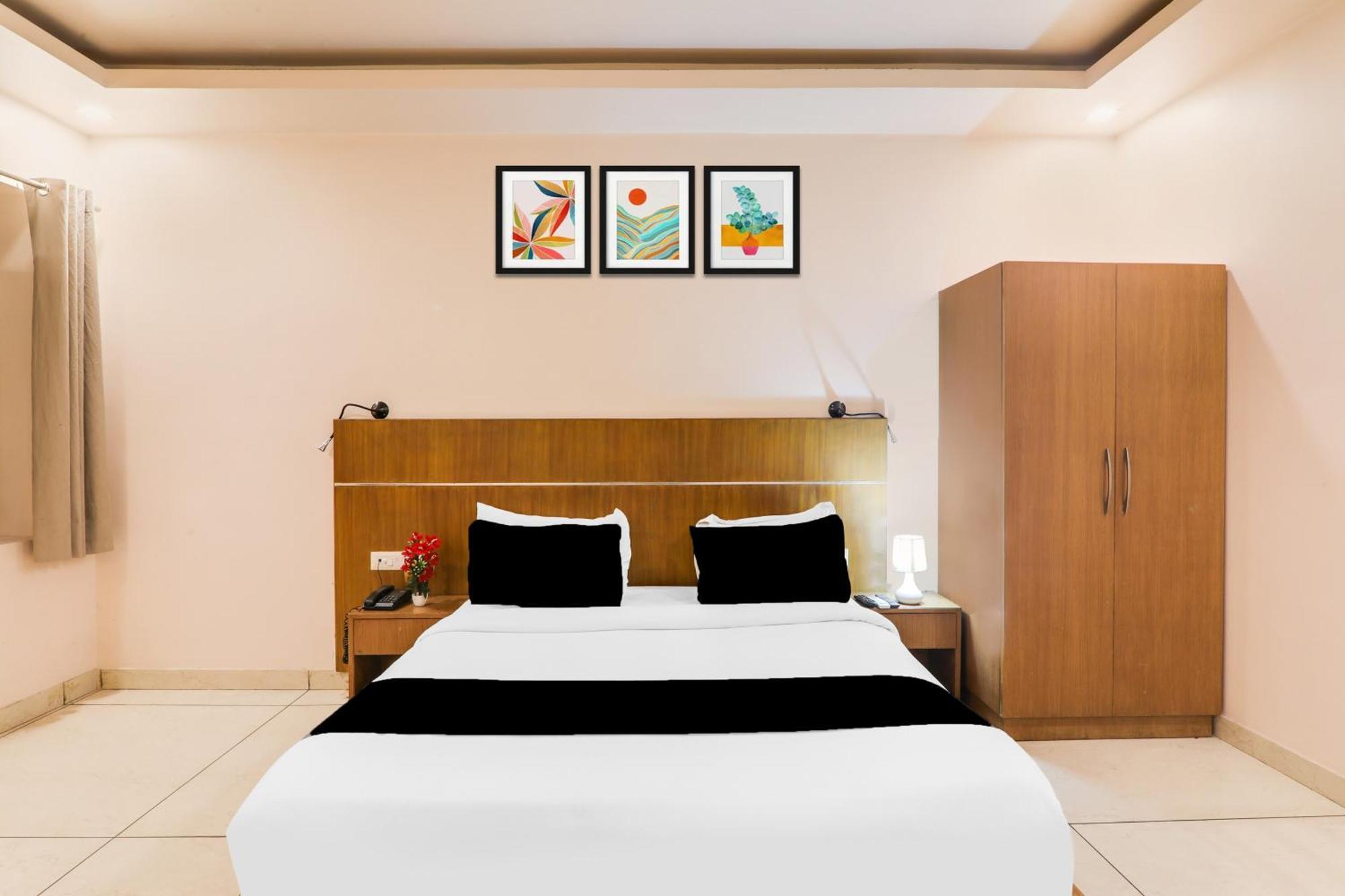 Super Townhouse Viraj Khand Formerly Veridian Inn Chinhat Εξωτερικό φωτογραφία