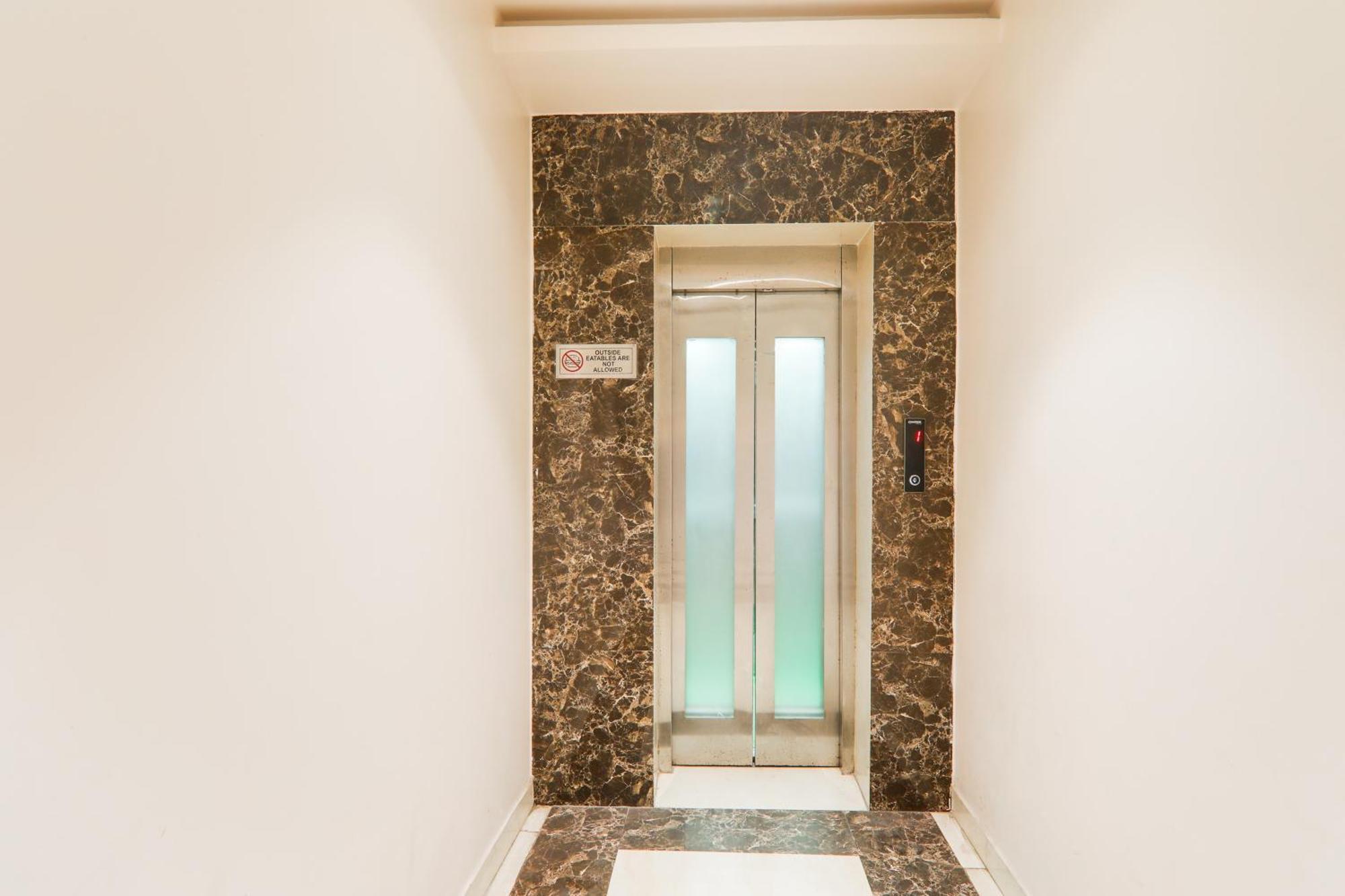 Super Townhouse Viraj Khand Formerly Veridian Inn Chinhat Εξωτερικό φωτογραφία