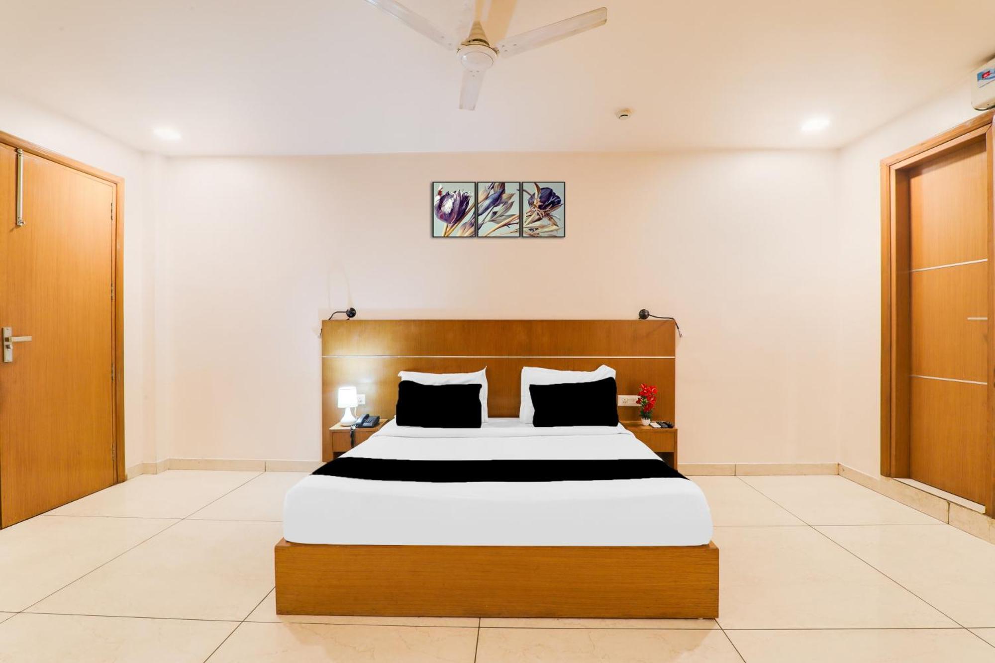 Super Townhouse Viraj Khand Formerly Veridian Inn Chinhat Εξωτερικό φωτογραφία