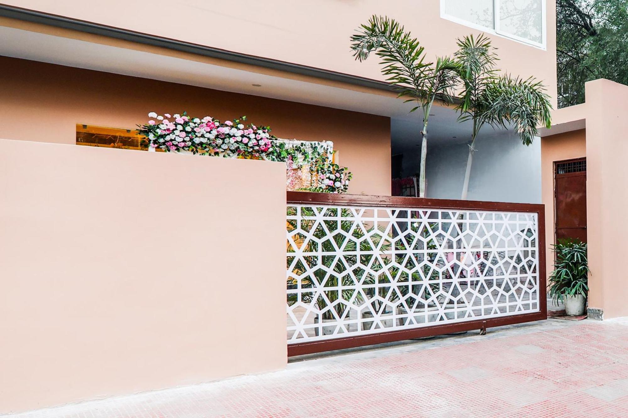 Super Townhouse Viraj Khand Formerly Veridian Inn Chinhat Εξωτερικό φωτογραφία
