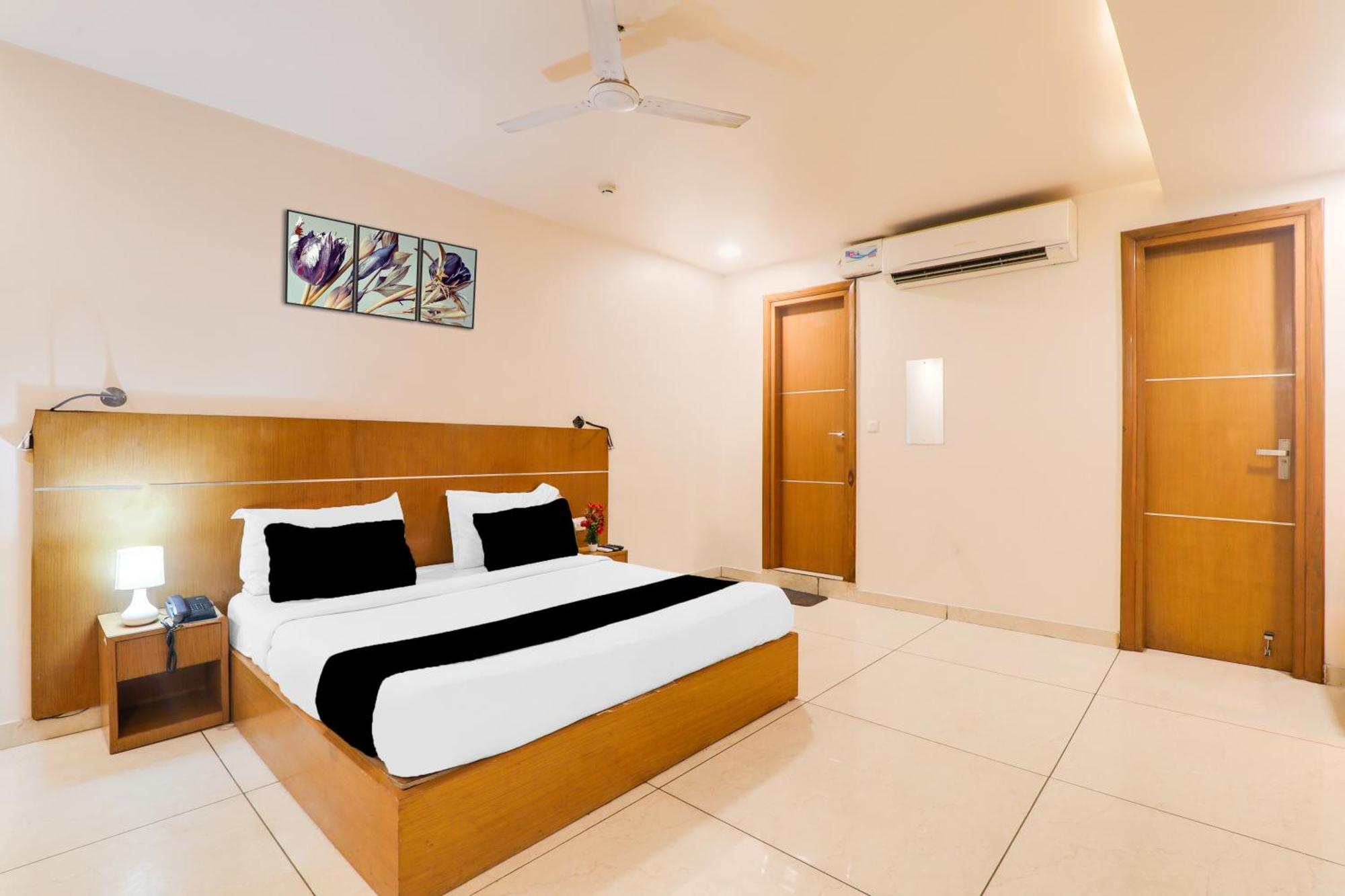 Super Townhouse Viraj Khand Formerly Veridian Inn Chinhat Εξωτερικό φωτογραφία