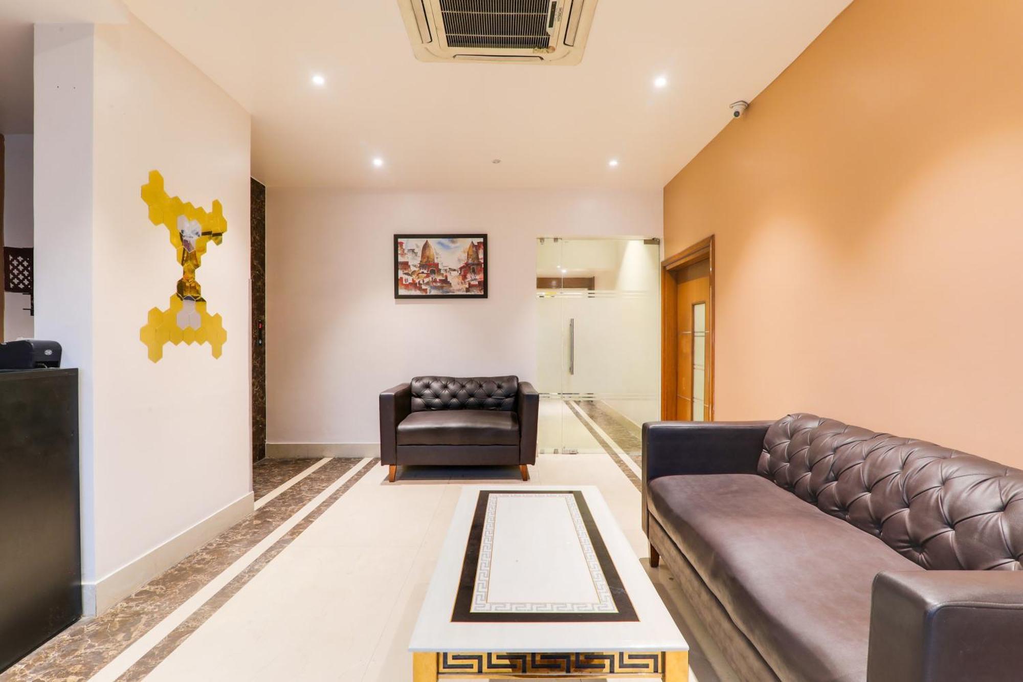 Super Townhouse Viraj Khand Formerly Veridian Inn Chinhat Εξωτερικό φωτογραφία