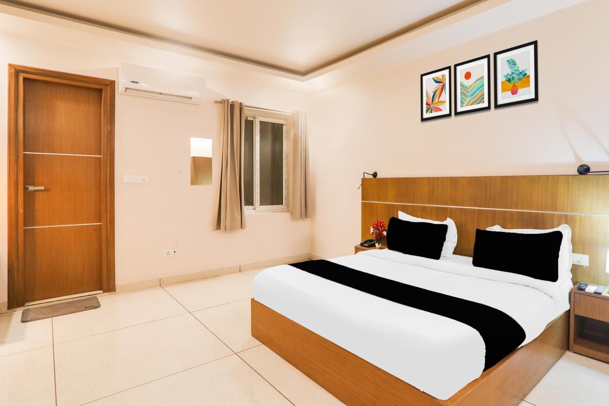 Super Townhouse Viraj Khand Formerly Veridian Inn Chinhat Εξωτερικό φωτογραφία